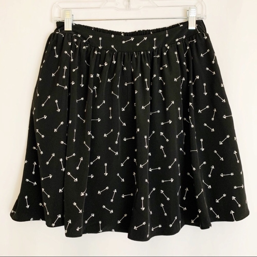 LC Lauren Conrad Black & White Arrow Mini Skirt